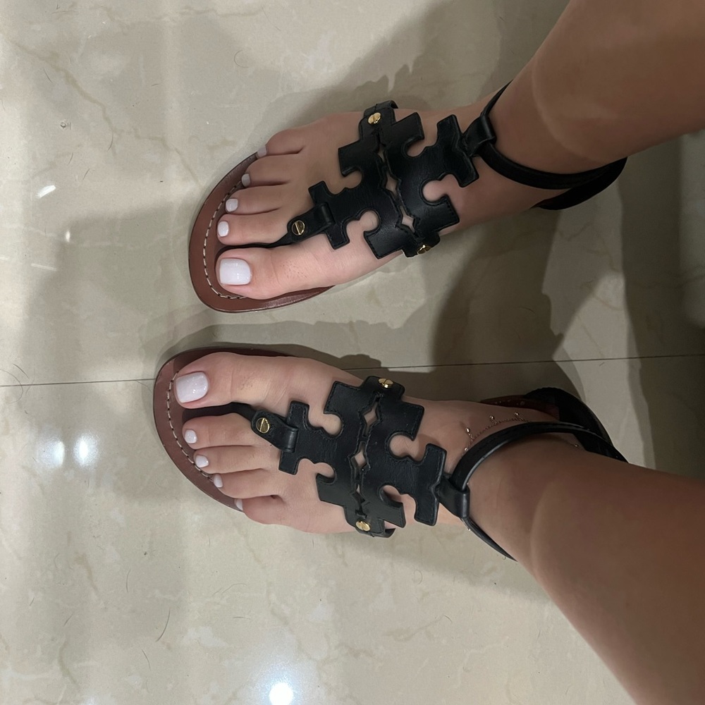 Tory Burch Phoebe Flat Thong Sandals Black Leather Miller Logo Size: 7